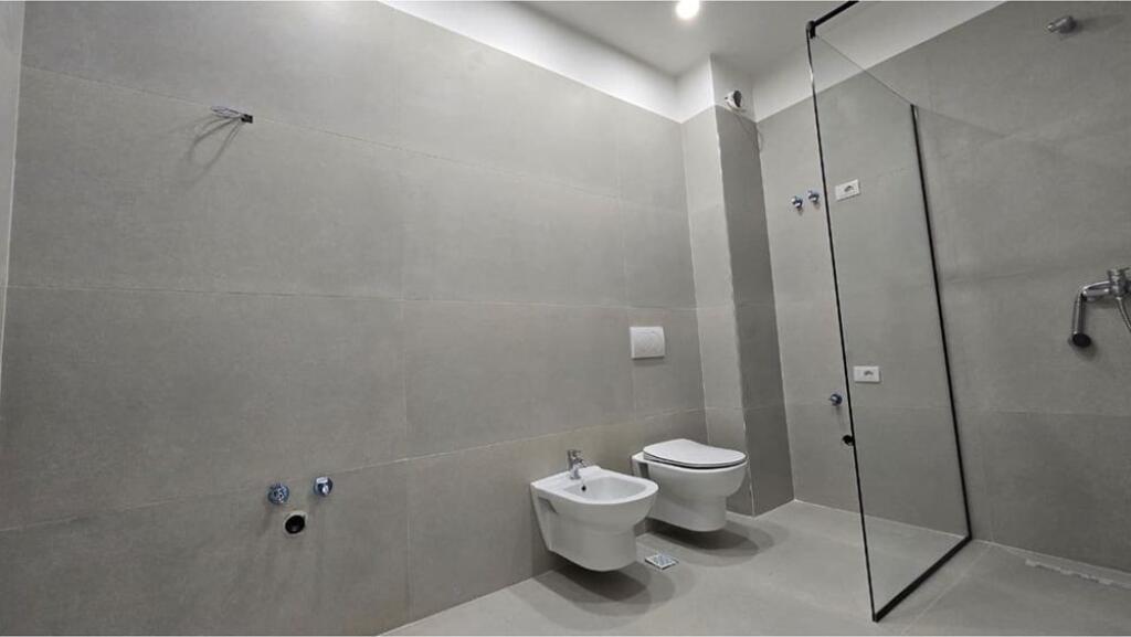 For sale 2+1 + Parking at Liqeni i Thate!