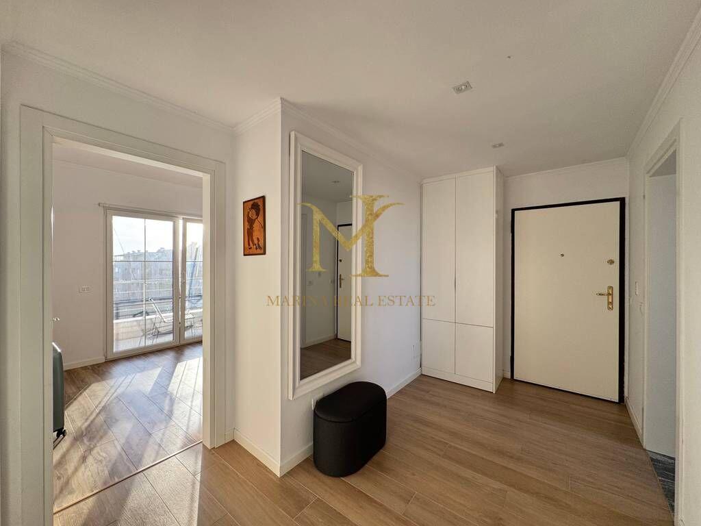 Jepet me qera 2+1+2 banjo, ne Plazh (Ura e Dajlanit)
