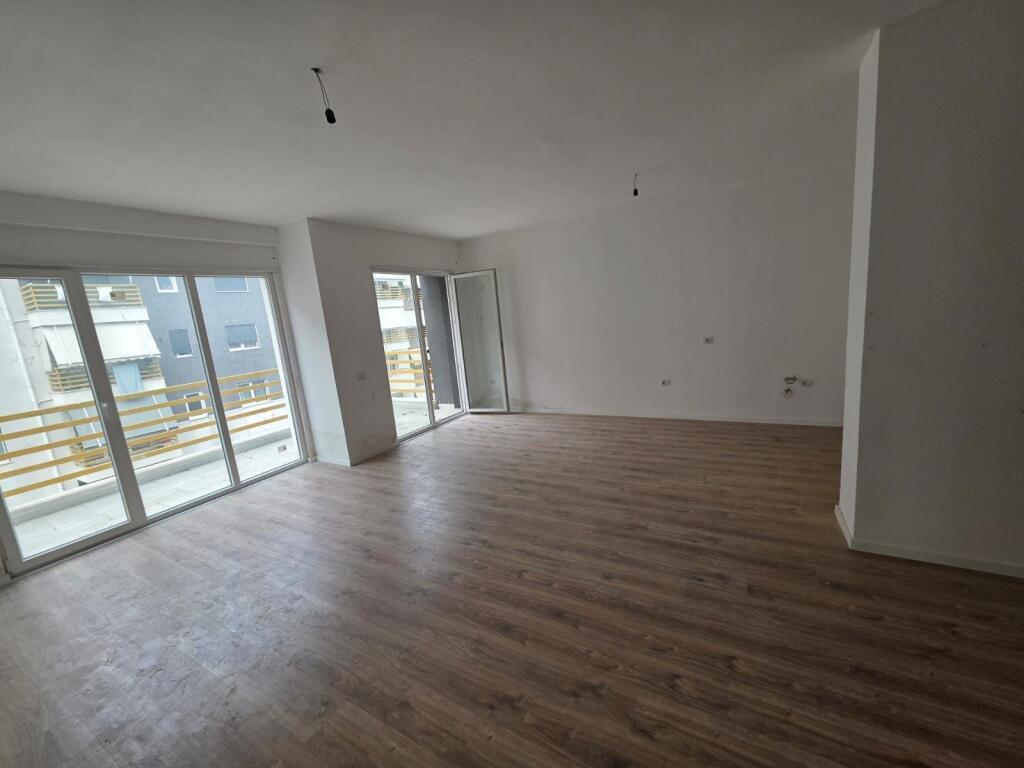 Laprak Kupola Shitet Apartament 2+1+2