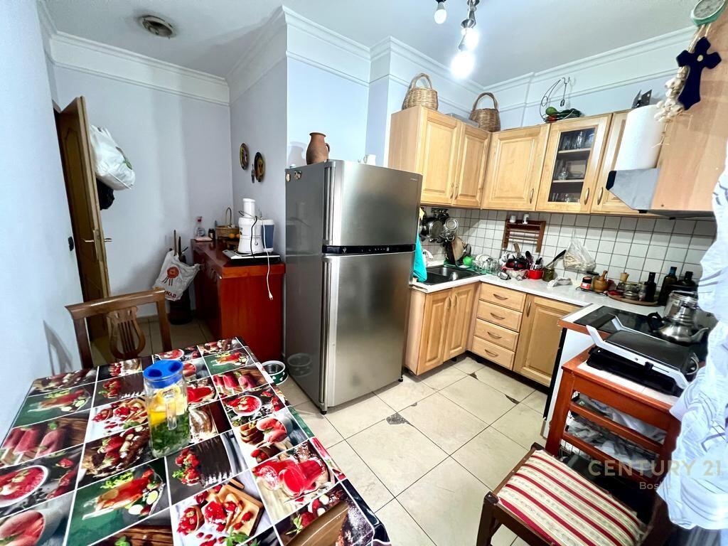 IN VENDITA – APPARTAMENTO 2+1+2 CON VERANDA | ISH-BLLOK (VIA PJETËR BOGDANI)