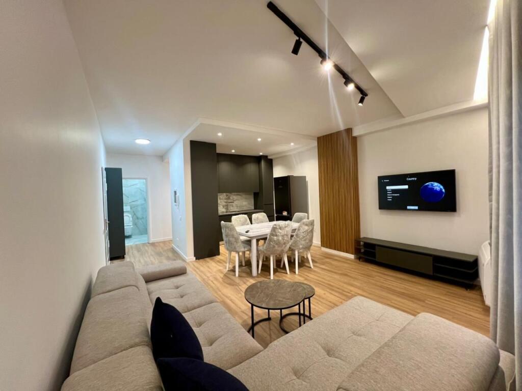 For Rent Apartment 3+1+2 Bathrooms, “Pazari i Ri”, Tirana