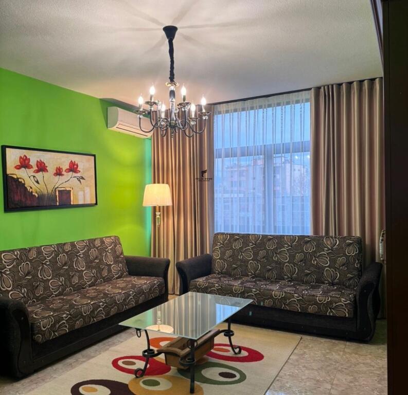 APARTAMENT ME QERA 1+1 STACIONI TRENIT 50.000 LEKE