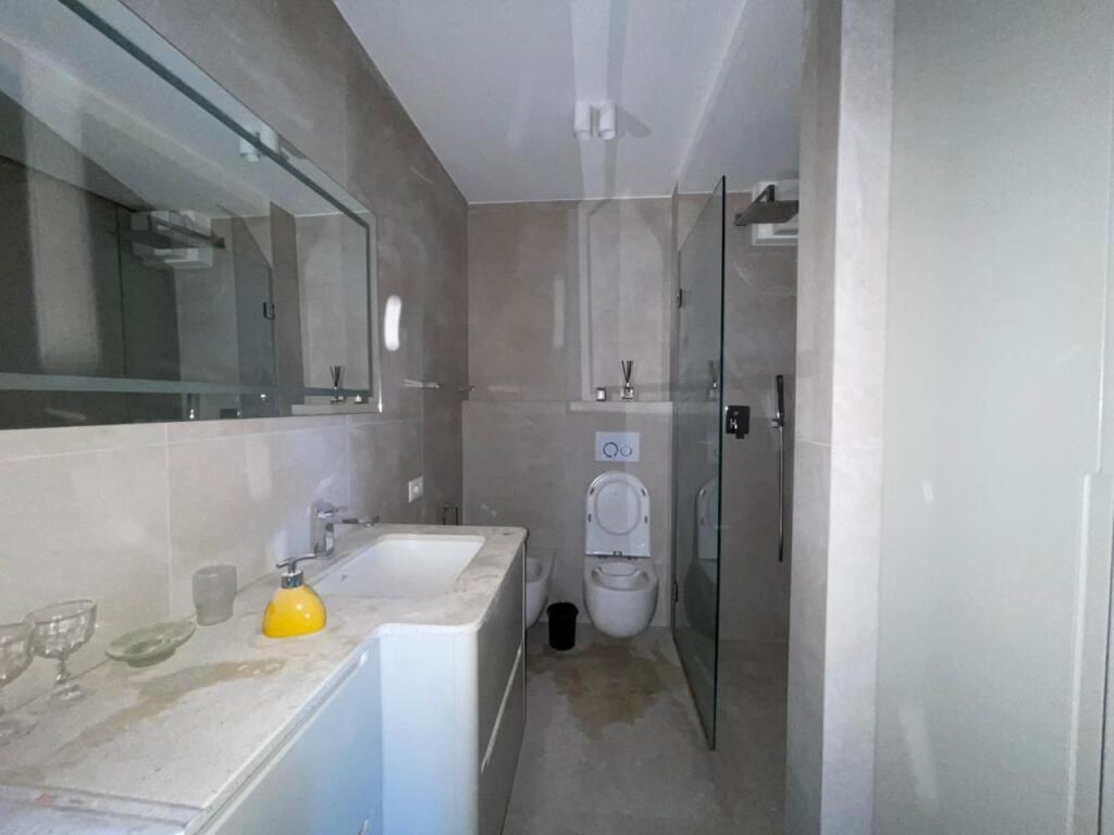 Locale commerciale in affitto presso Petro Nini.