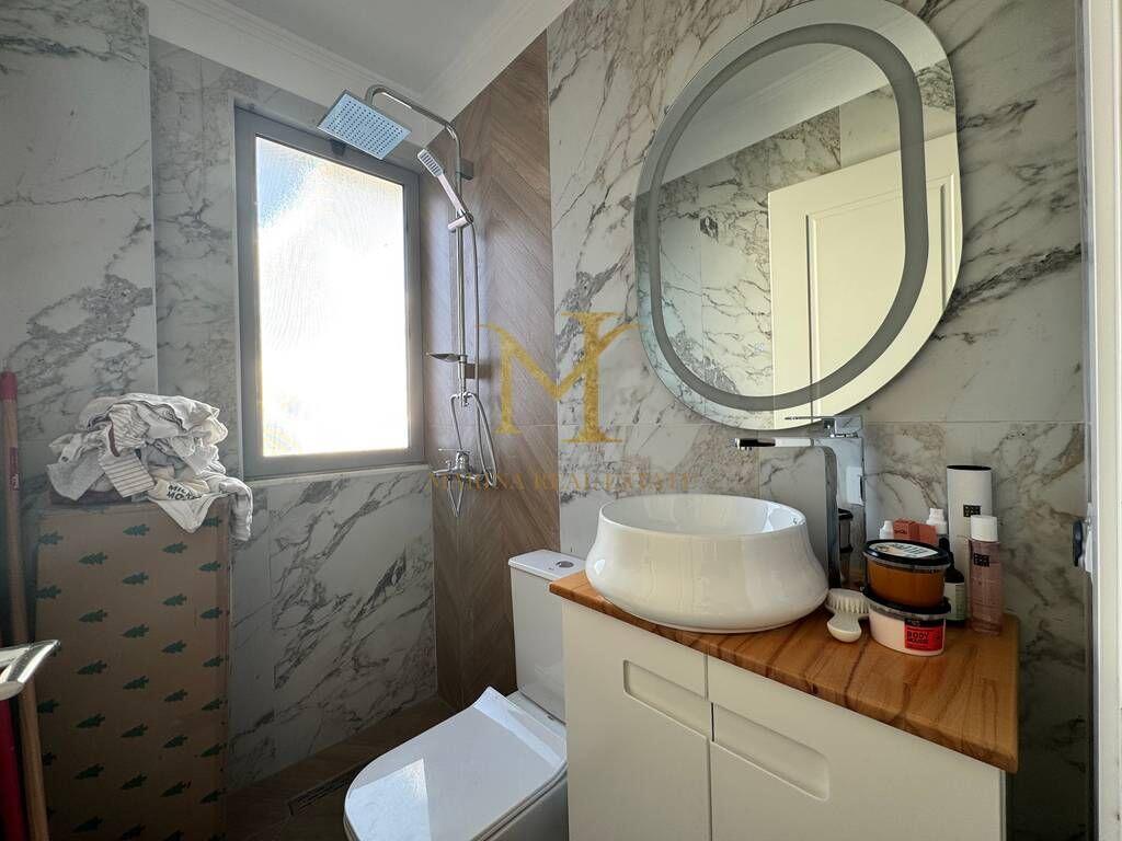 Jepet me qera 2+1+2 banjo, ne Plazh (Ura e Dajlanit)
