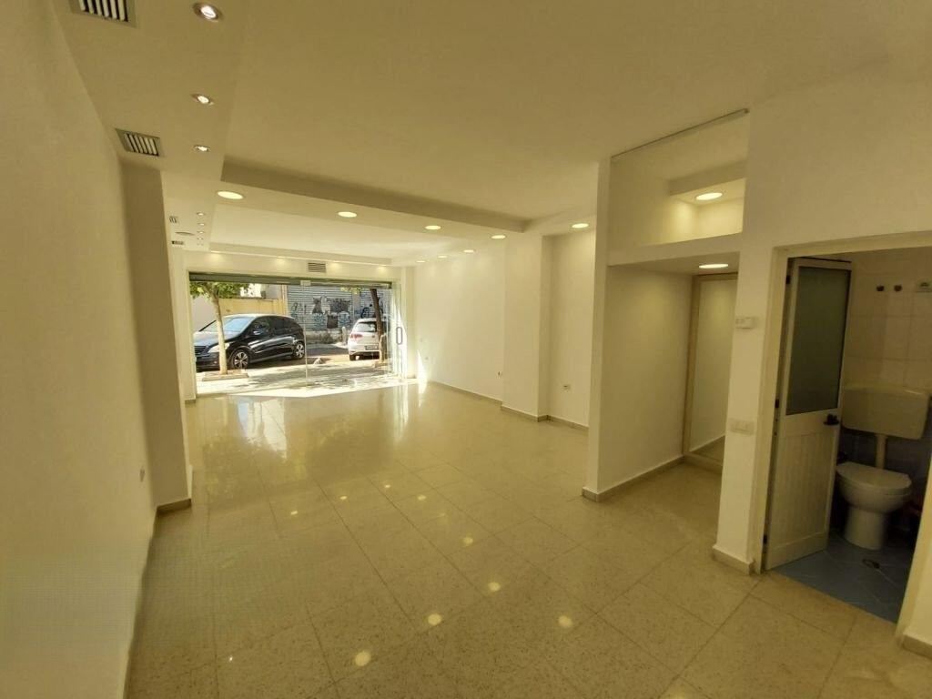 IN AFFITTO UNITA' COMMERCIALE DOPO LA FACOLTÀ DI SCIENZE 350 € /Mese