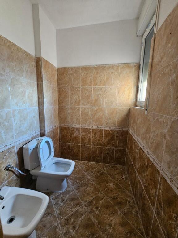 SHITET APARTAMENT – SHKËMBI I KAVAJËS