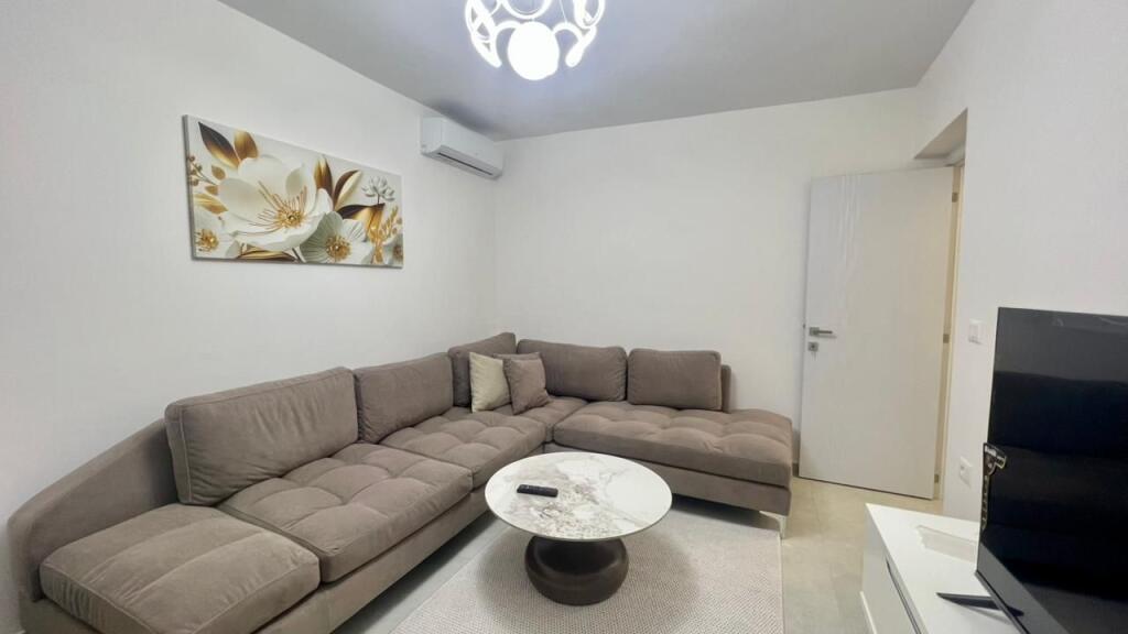 Me Qera : 2+1📍Selvi(Shkolla Servete Maci) - 65,000 Lek - S.72m² - 100% e Re e Sapo Investuar✨ || Dy hapa Larg nga Qendra