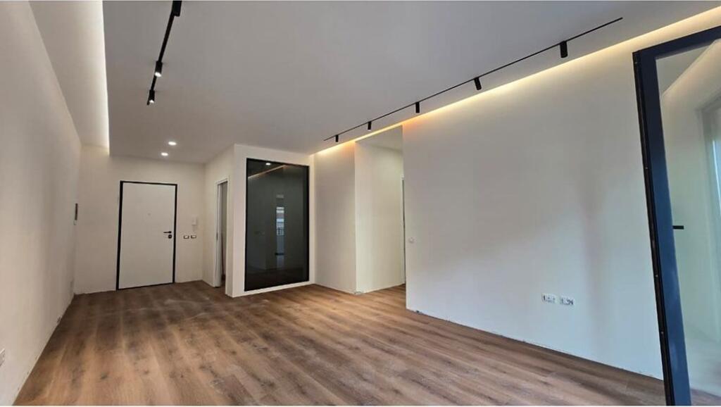 For sale 2+1 + Parking at Liqeni i Thate!