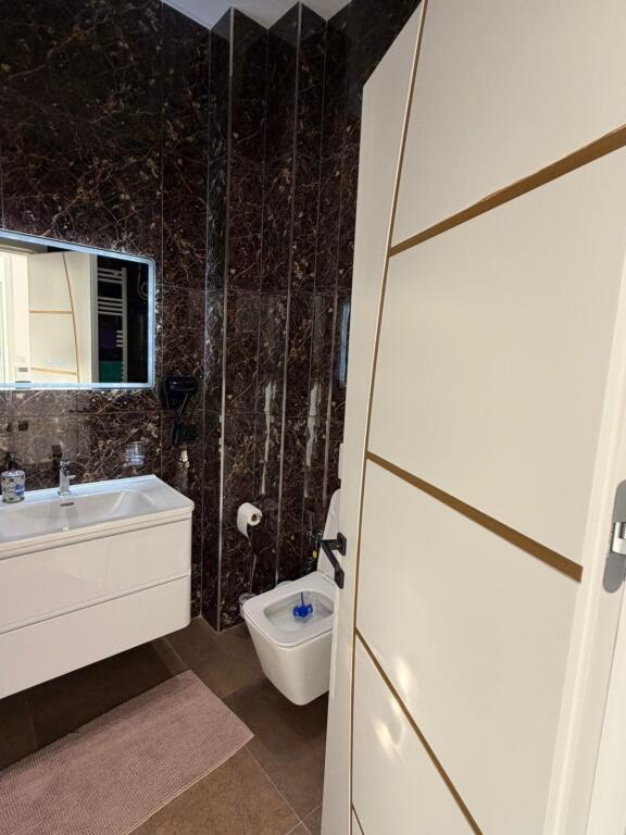 Jepet me qira apartament 1+1 ne vollga te 27-kateshi