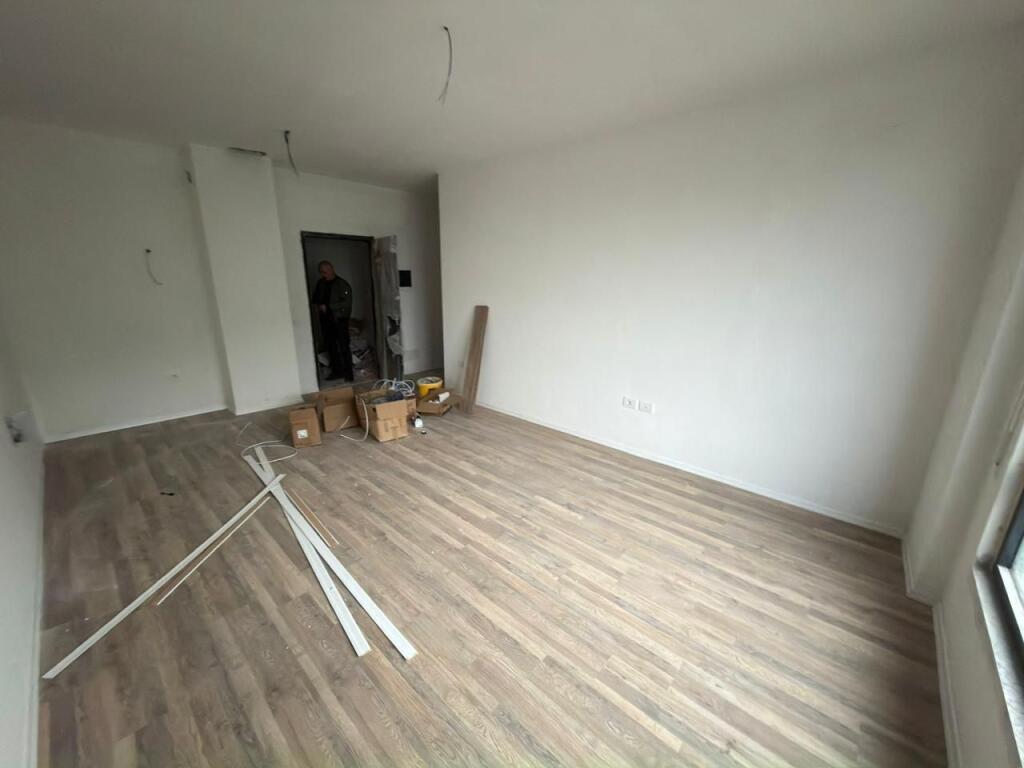 🏡 Shitet Apartament 3+1+2 + 1 Ballkon 📍 Rruga 5 Maji, Tiranë💰 Totali: 175.500 €