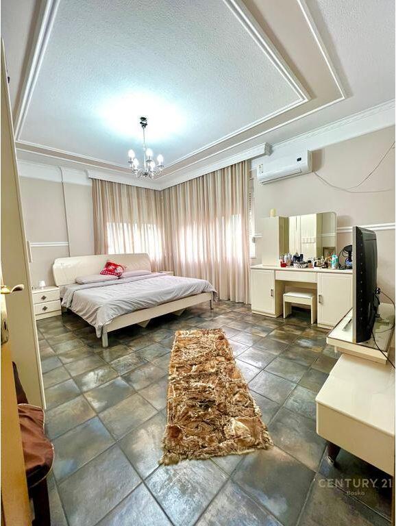 IN VENDITA – APPARTAMENTO 2+1+2 CON VERANDA | ISH-BLLOK (VIA PJETËR BOGDANI)