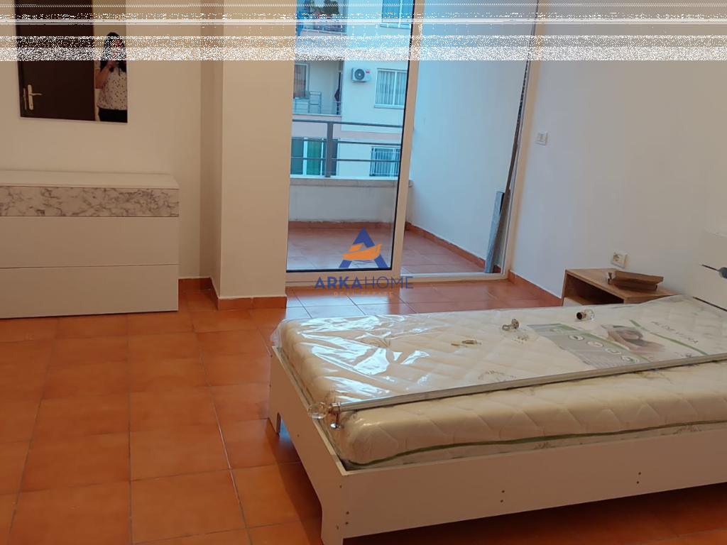 JEPET APARTAMENT ME QERA 2+1+BALLKON "ASTIR, PALLATET FRATARI" 45.000 LEKE