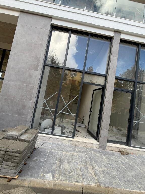 Dyqan ne shitje tek rruga e dibres Tirane buz rruge kryesore