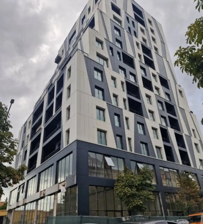 AMBIENT BIZNESI ME QERA 250 M2 RRUGA E BARIKADAVE 5000 EURO