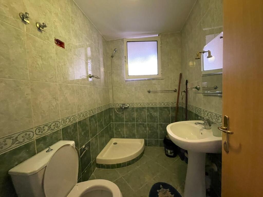 Appartamento 2+1 in affitto presso Komuna e Parisit.