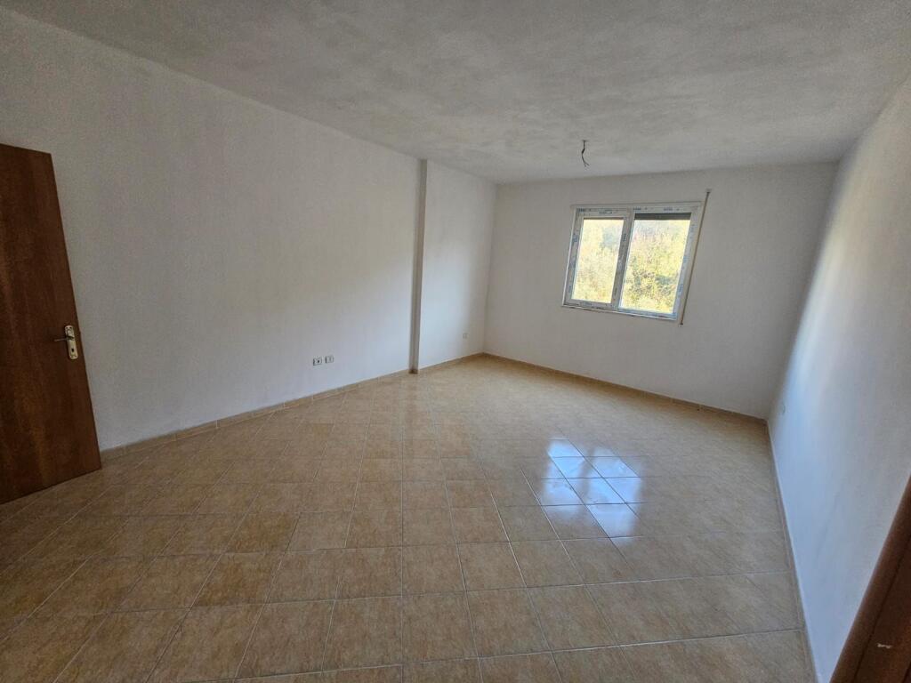 SHITET APARTAMENT – SHKËMBI I KAVAJËS