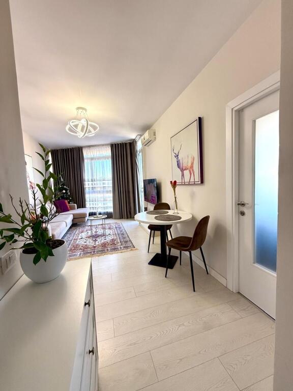 Shesim Apartament 1+1 Rruga Arkitekt Kasemi!