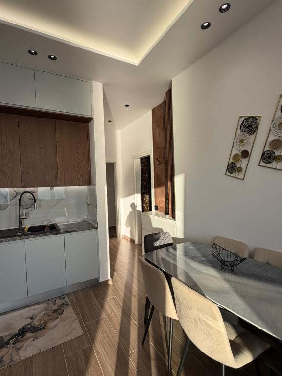 Jepet me qira apartament 1+1 ne vollga te 27-kateshi