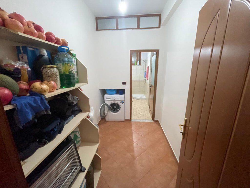 Shitet,Apartament 1+1,Selite