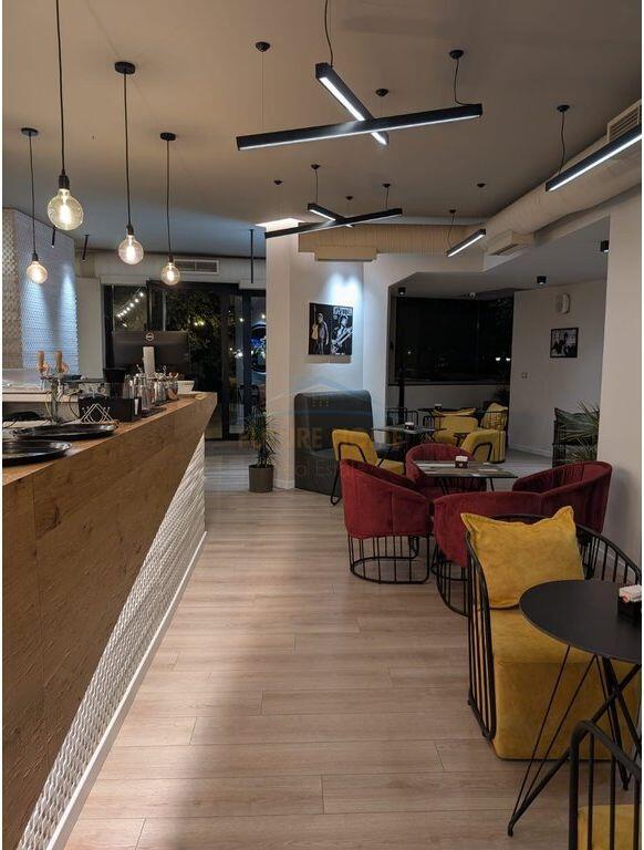 Shitet, Biznes Bar Lounge, prane Pallatit me Shigjeta, Tirane