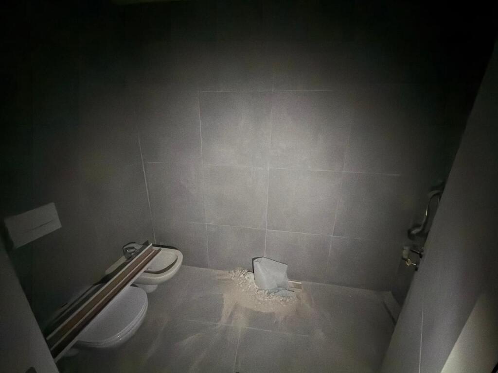 🏡 Shitet Apartament 3+1+2 + 1 Ballkon 📍 Rruga 5 Maji, Tiranë💰 Totali: 175.500 €