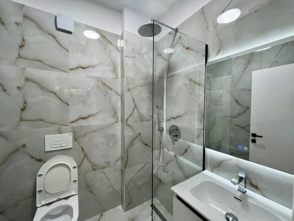 For Rent Apartment 3+1+2 Bathrooms, “Pazari i Ri”, Tirana