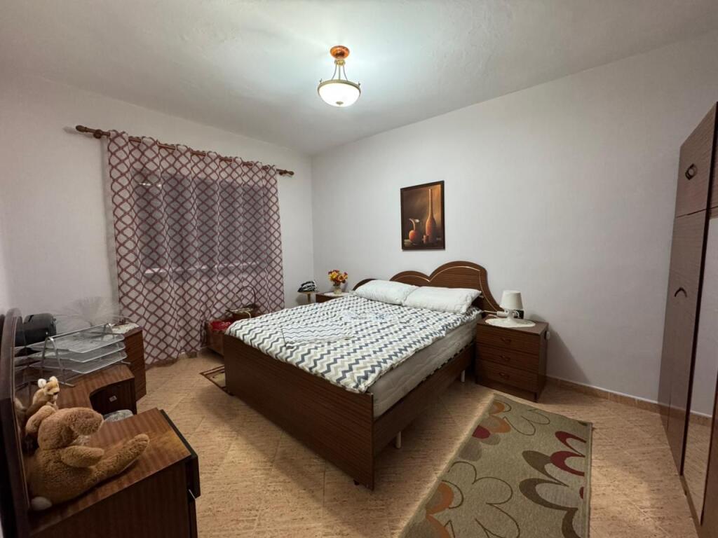 🏢Laprake,prane Qendres Shendetesore nr.7 jepet me qera apartament,2+1i mobiluar 52,000Leke