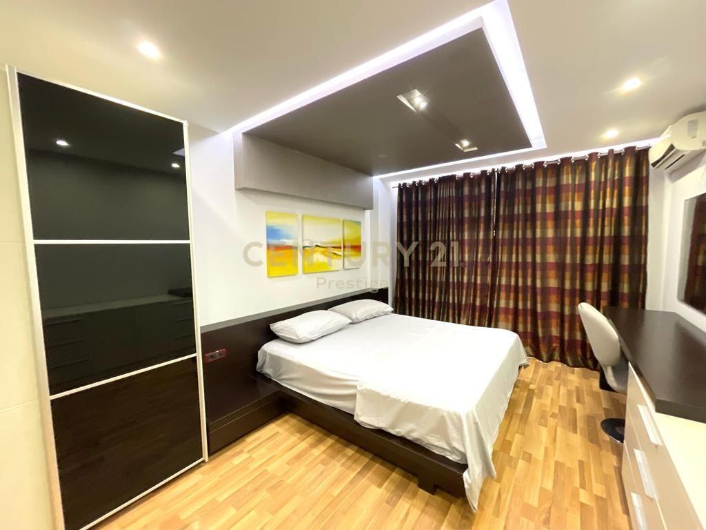 APARTAMENT 2+1+2 PRANE AMBASADES AMERIKANE, TIRANE!