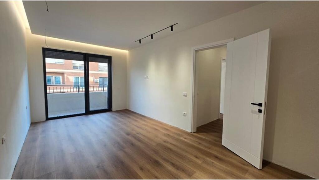 For sale 2+1 + Parking at Liqeni i Thate!