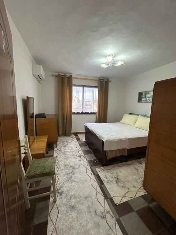 Jepet me Qira Apartament 2+1 tek Shkolla Kuqe