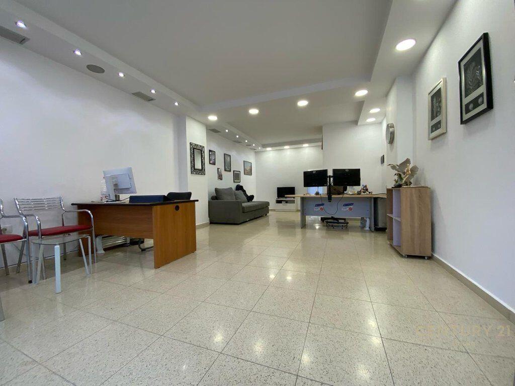 Ambjent Komercial me qera tek Fakulteti i Shkencave