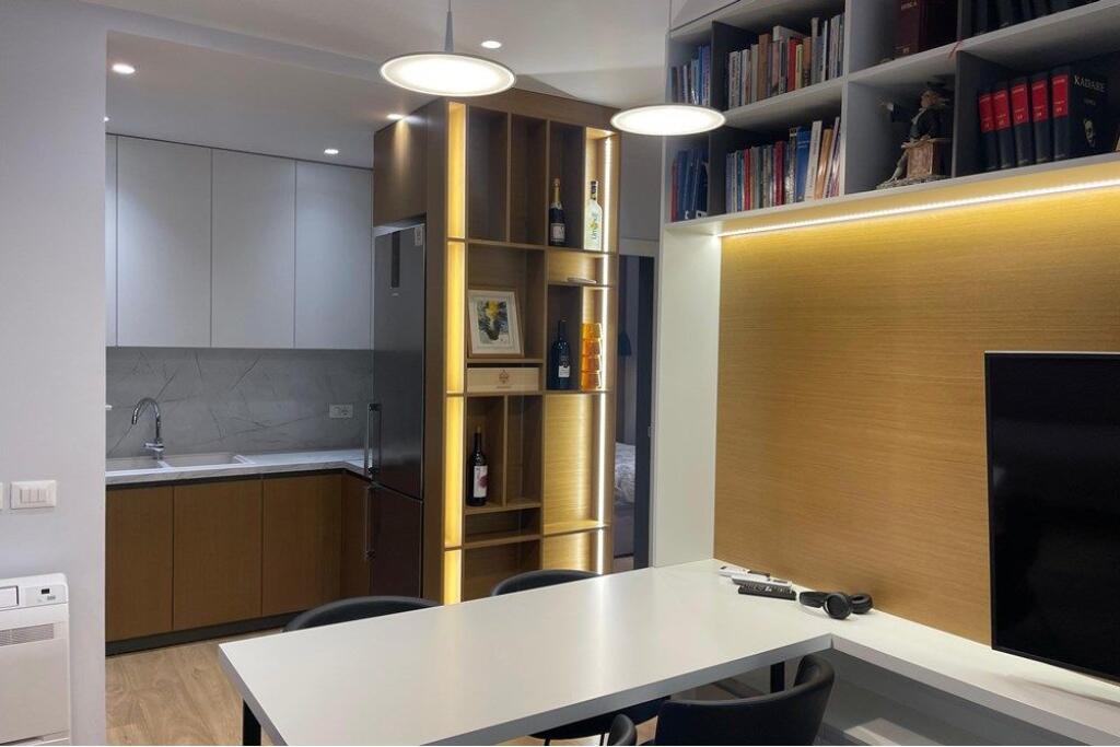 Jepet per Qira apartament 2+1 te Liqeni i Thate!