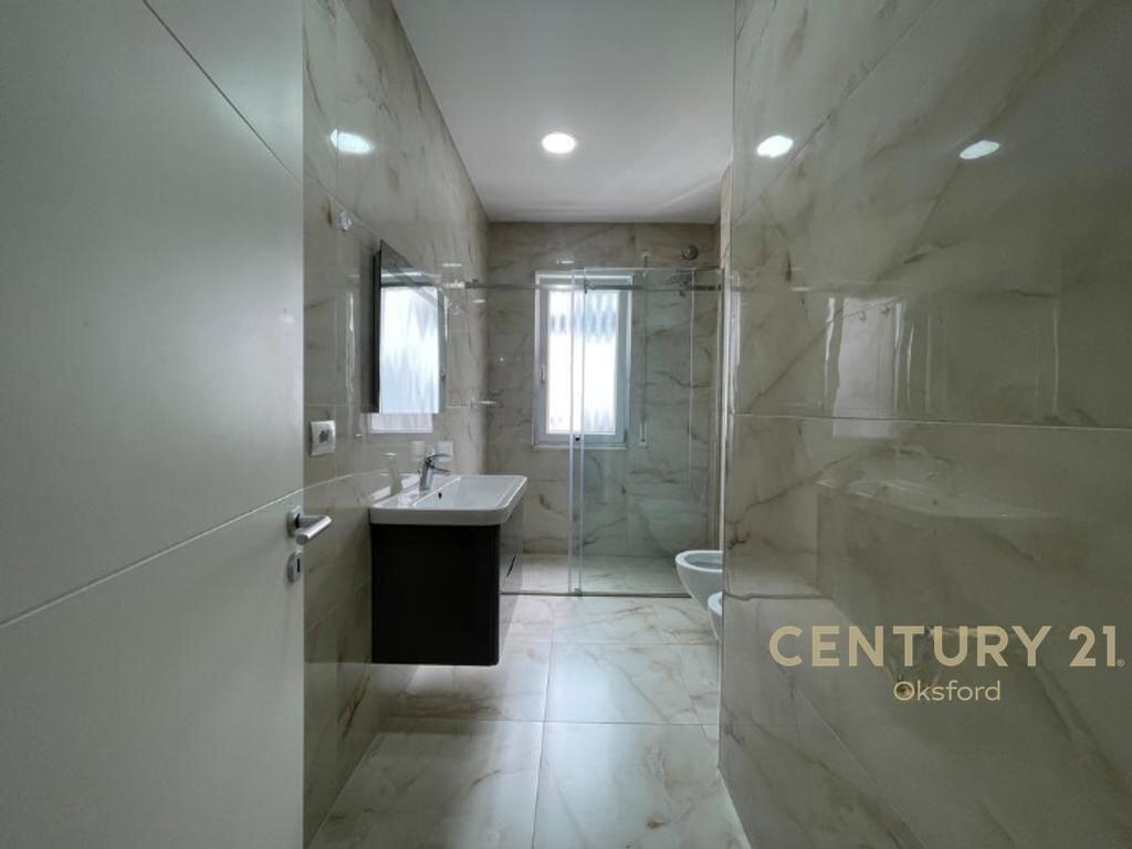 JEPET ME QIRA – APARTAMENT 2+1+2 + POST PARKIMI | KOPSHTI BOTANIK