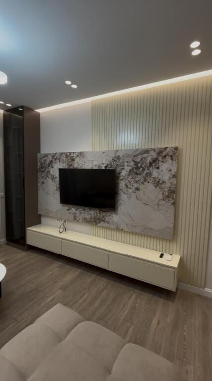 APARTAMENT ME QERA 2+1 TEG 1100 EURO