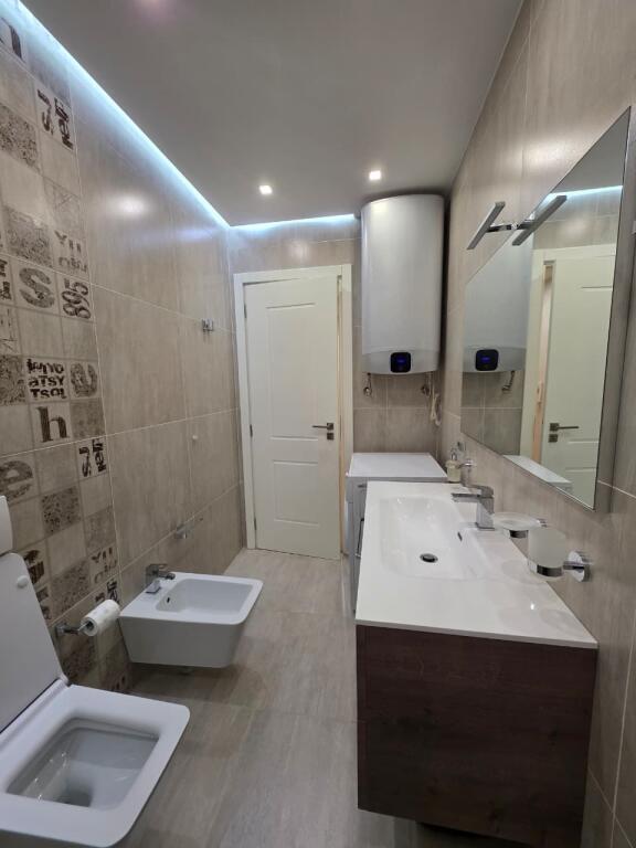 JEPET ME QERA APARTAMENT 1+1 TEK ISHA PRKU, RRUGA NDRE MJEDA