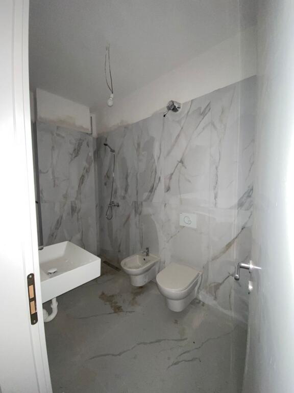 Univers City , Shitet 2+1+2wc i perfunduar