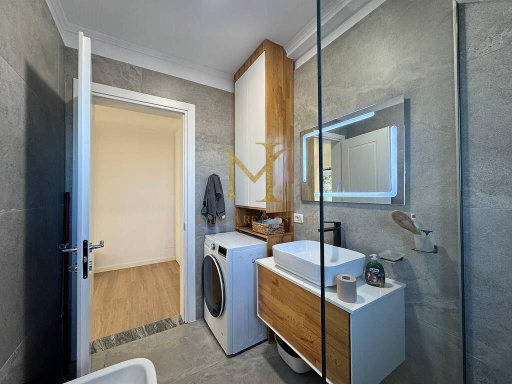 Jepet me qera 2+1+2 banjo, ne Plazh (Ura e Dajlanit)
