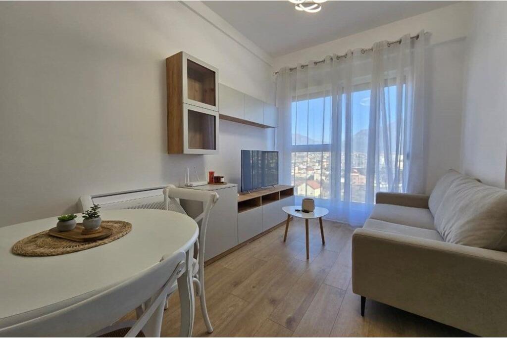 Apartament 2+1+2 + Post Parkimi Bulevardi i Ri !!