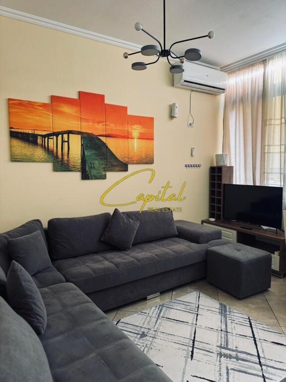 APARTAMENT ME QERA 1+1 21 DHJETORI 500 EURO