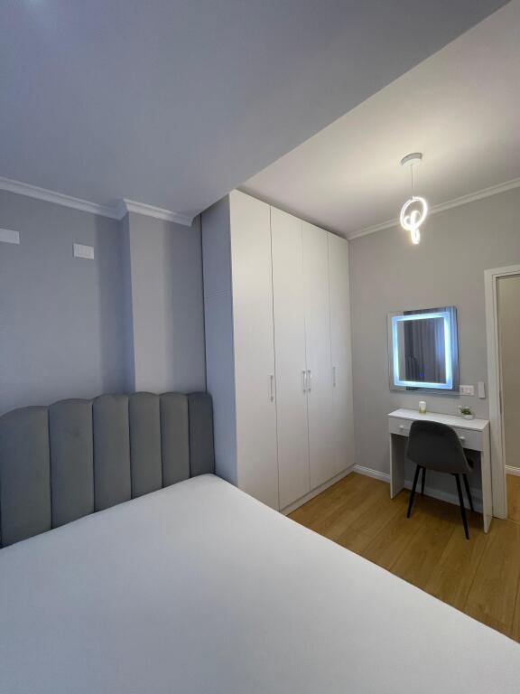 🏡 Shitet apartament 1+1 te Liqeni i Thate