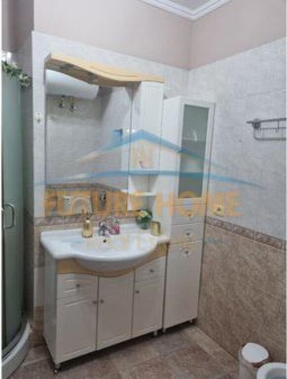 Qera, Apartament 2+1, Rruga e Barrikadave