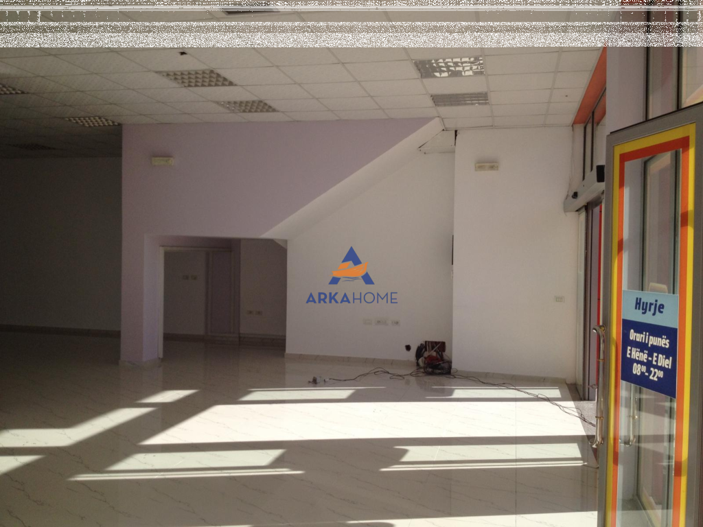 AFFITTASI MAGAZZINO 230M2 "KAMEZ" 1250 EURO