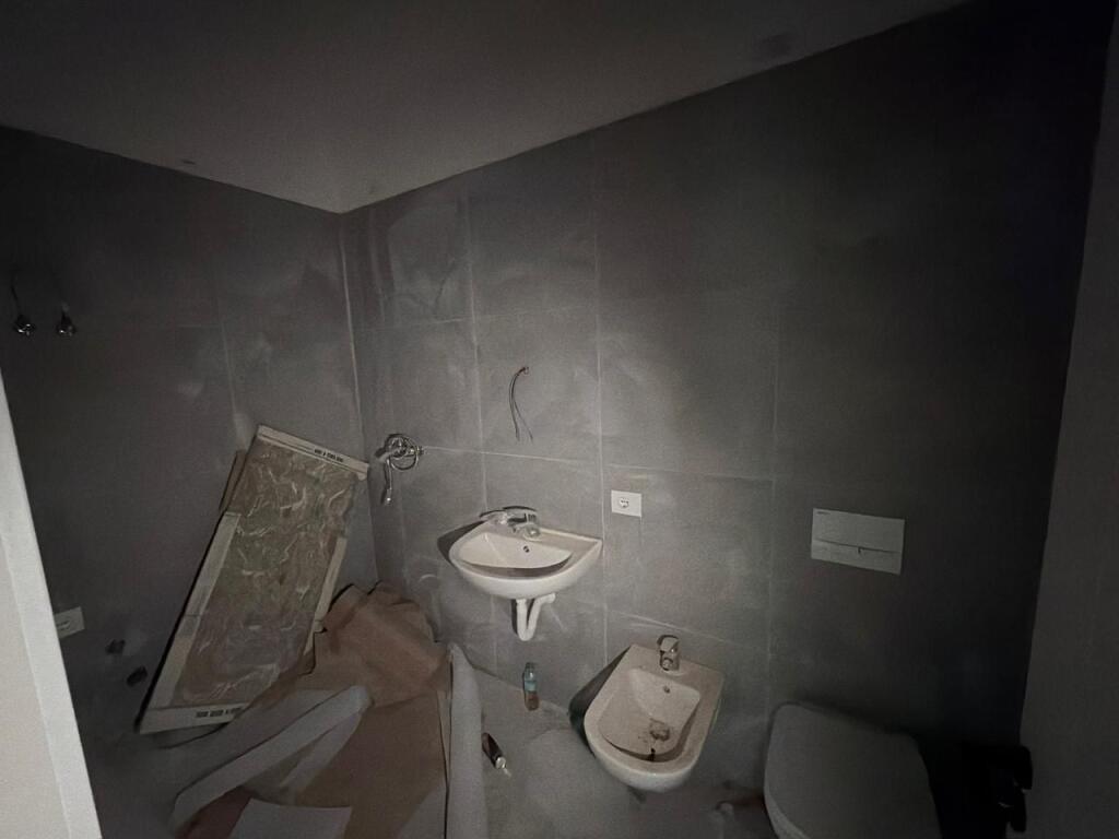 🏡 Shitet Apartament 3+1+2 + 1 Ballkon 📍 Rruga 5 Maji, Tiranë💰 Totali: 175.500 €