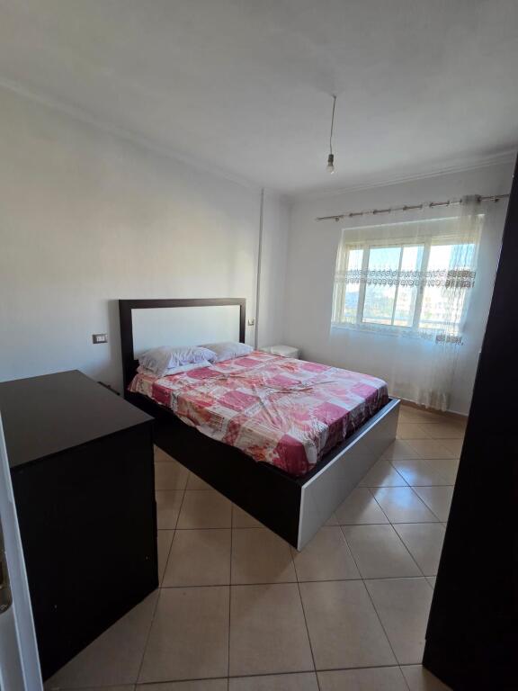 Jepet me qira apartament 1+1 te shkembi kavajes