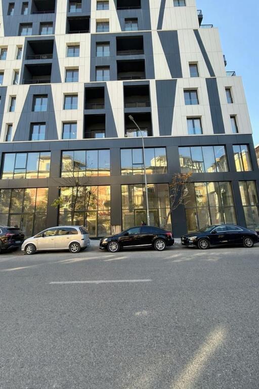 SHITET DYQAN 40 M2 RRUGA E BARIKADAVE 36.000.000 LEKE