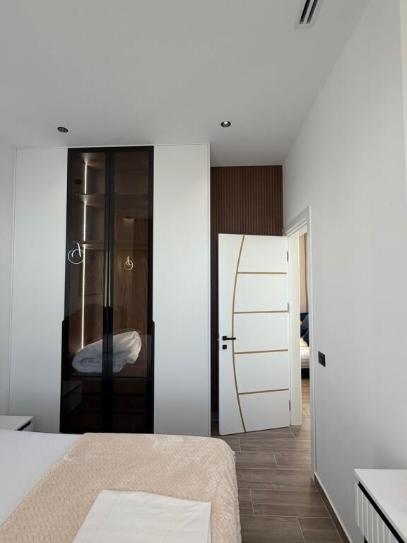 Jepet me qira apartament 1+1 ne vollga te 27-kateshi