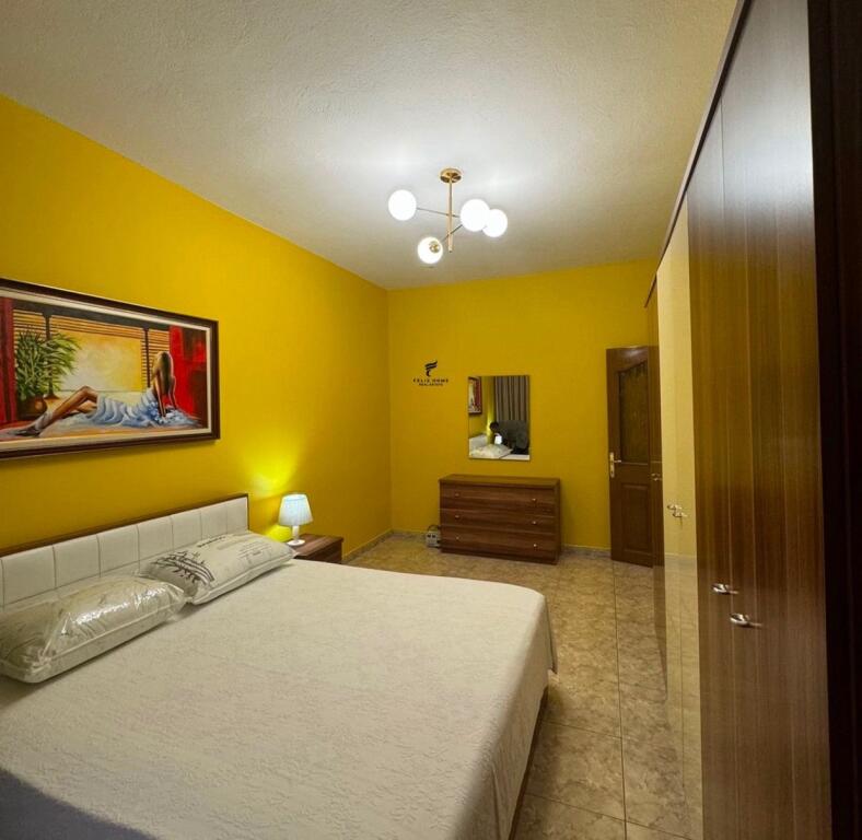 APARTAMENT ME QERA 1+1 STACIONI TRENIT 50.000 LEKE