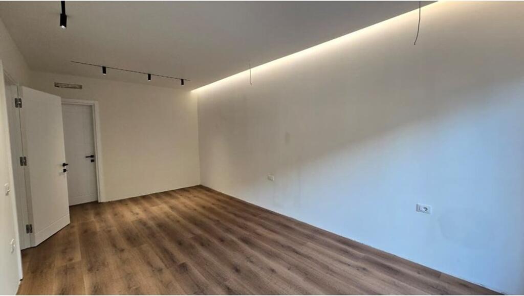 For sale 2+1 + Parking at Liqeni i Thate!