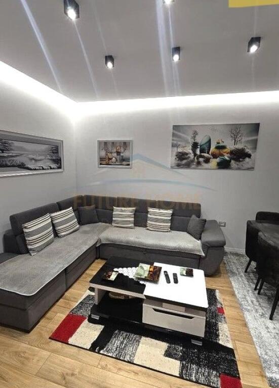 Shitet, Apartament 2+1+ Post Parkimi, Stacioni Trenit, Durres