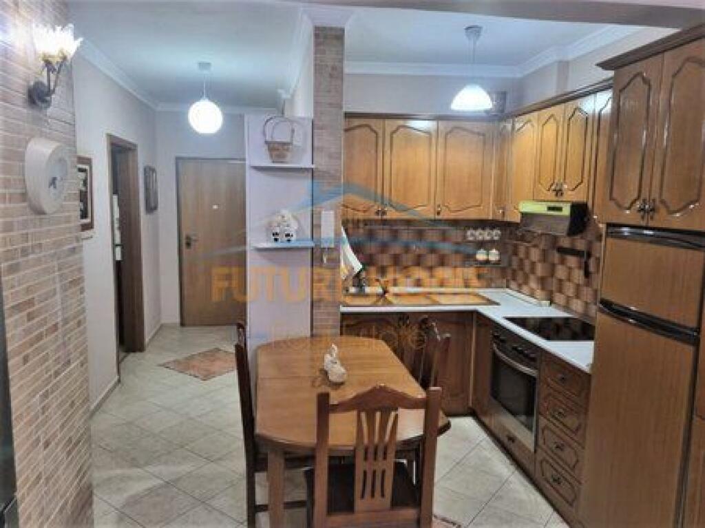 Qera, Apartament 2+1, Rruga e Barrikadave